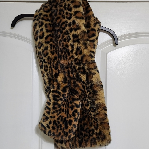 ZARA LIMITED EDITION LEOPARD FAUX FUR SCARF BRAND NEW WITH TAGS - Picture 6 of 7